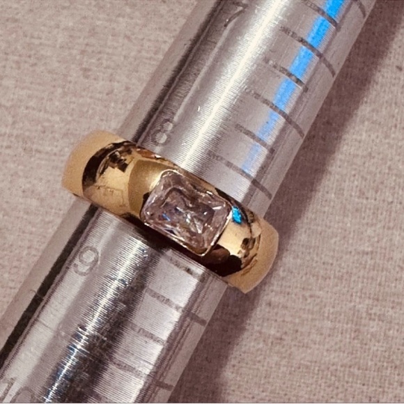 Ellie Vail | Ring | Donut Band with Center Stone - Picture 6 of 13